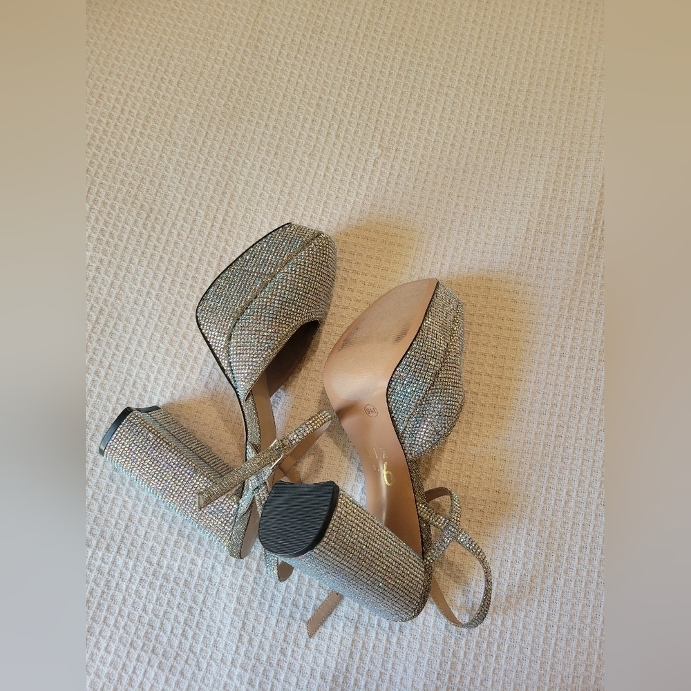 Elegant Glitter Block Heel Sandals - Picture 8 of 11